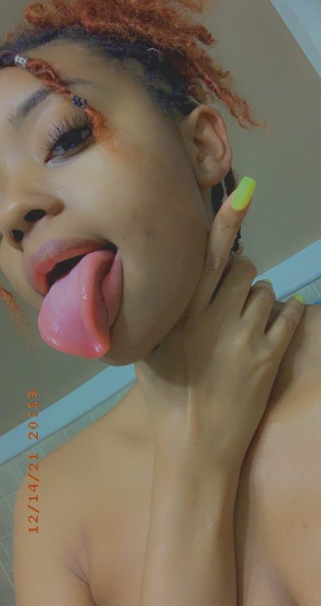Naakte gelekte OnlyFans-foto van Sapphire