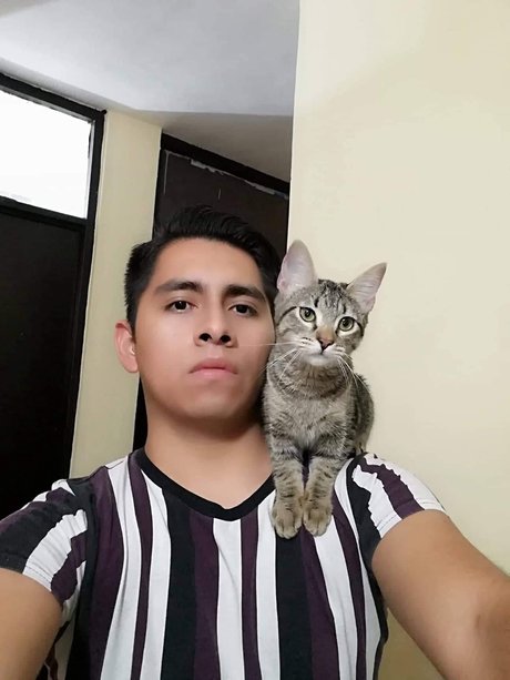 Naakte gelekte OnlyFans-foto van Santy Hernandez