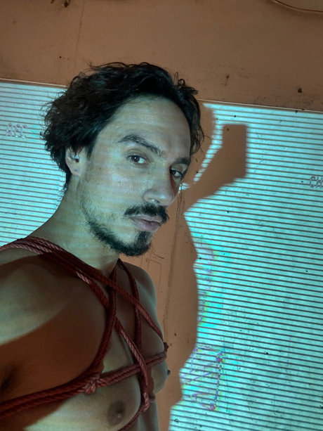 Naakte gelekte OnlyFans-foto van Santino Fausto