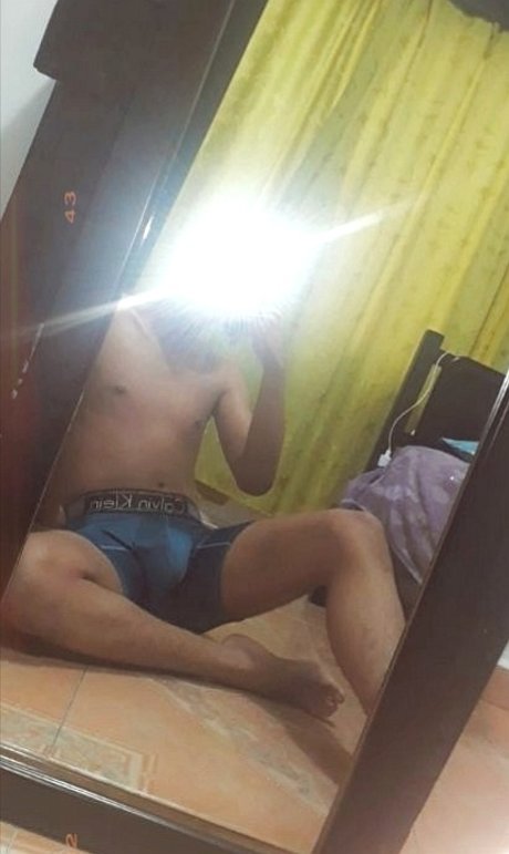 Naakte gelekte OnlyFans-foto van Santiago