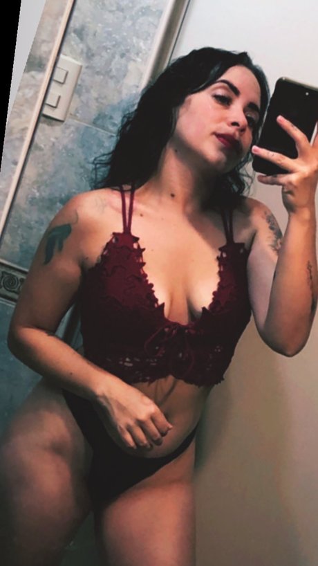 Naakte gelekte OnlyFans-foto van Sandy