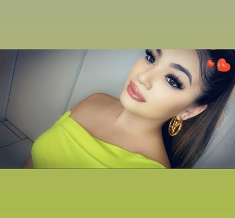 Naakte gelekte OnlyFans-foto van Sandra Cardona