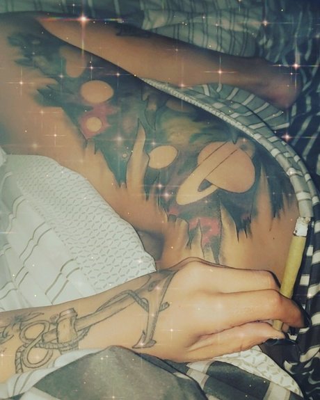 Naakte gelekte OnlyFans-foto van Sammi Sativa