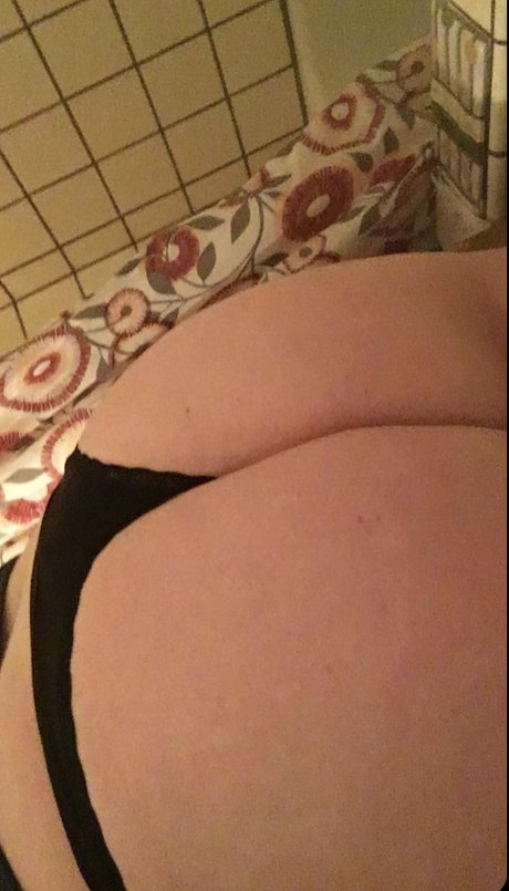 Naakte gelekte OnlyFans-foto van Lilmama