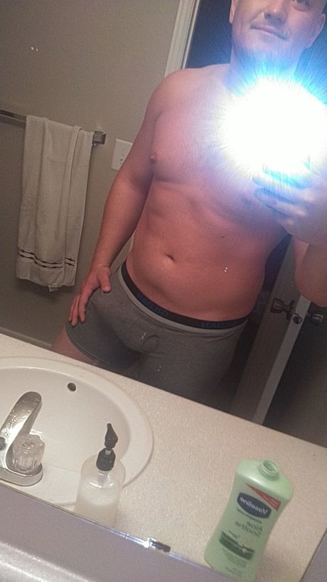 Naakte gelekte OnlyFans-foto van Talon
