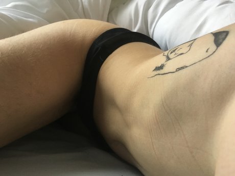 Naakte gelekte OnlyFans-foto van Syd The Kitten