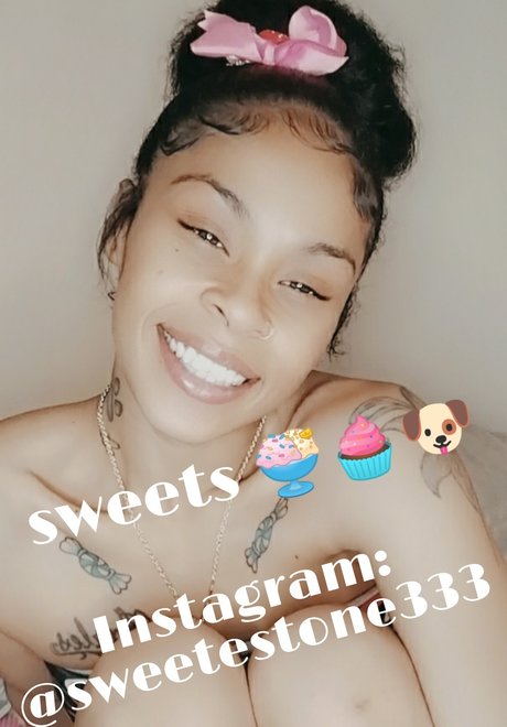 Naakte gelekte OnlyFans-foto van Sweets