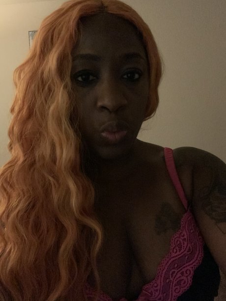 Naakte gelekte OnlyFans-foto van Eve