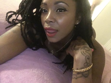 Naakte gelekte OnlyFans-foto van Sweetqueencookie