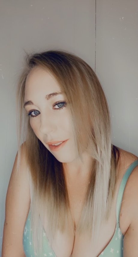 Naakte gelekte OnlyFans-foto van Tabitha