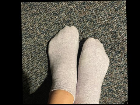 Naakte gelekte OnlyFans-foto van Sakis Feet