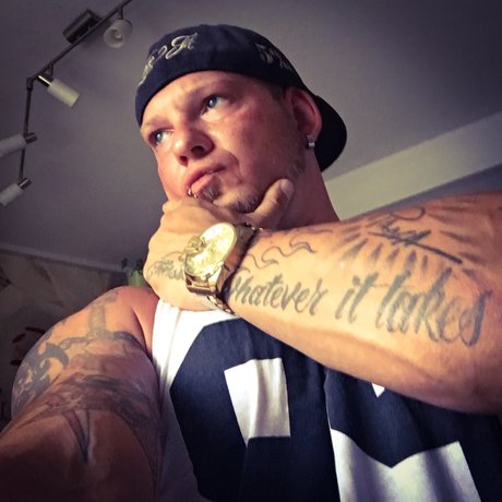 Naakte gelekte OnlyFans-foto van El Papi