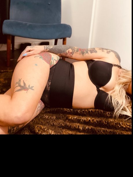 Naakte gelekte OnlyFans-foto van Ryanlovemodel
