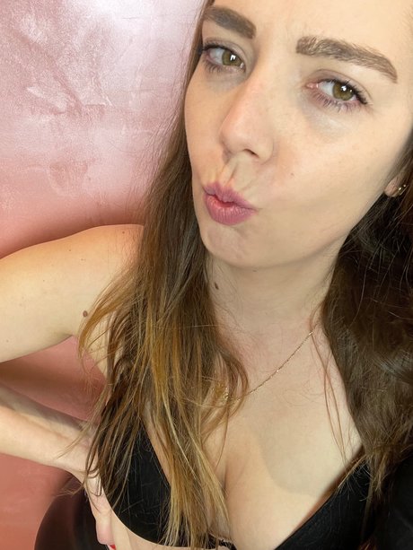 Naakte gelekte OnlyFans-foto van Sweetmira