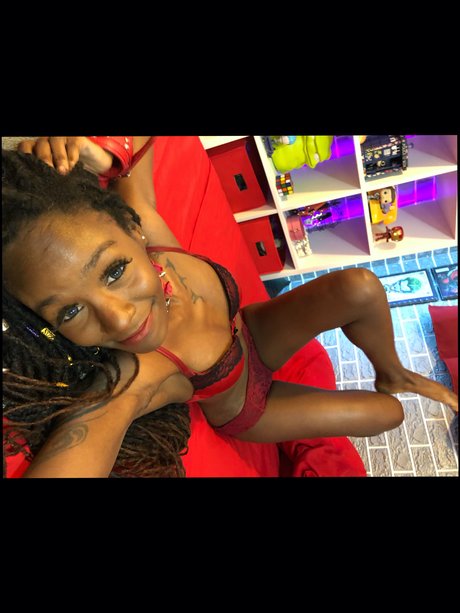 Naakte gelekte OnlyFans-foto van Sweetgirlkili