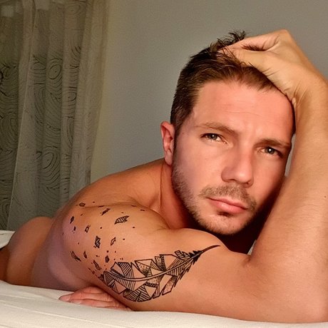 Naakte gelekte OnlyFans-foto van Julien68ch