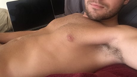 Naakte gelekte OnlyFans-foto van Lucas Sparks 