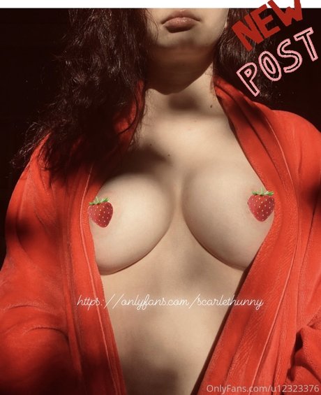 Naakte gelekte OnlyFans-foto van Scarlethunny
