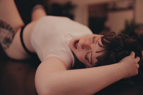 Naakte gelekte OnlyFans-foto van Scar