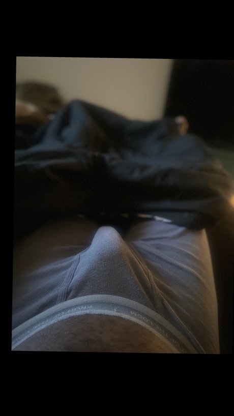 Naakte gelekte OnlyFans-foto van Sgang