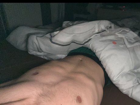 Naakte gelekte OnlyFans-foto van Savoiepas