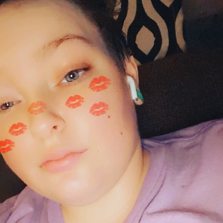 Naakte gelekte OnlyFans-foto van Hope