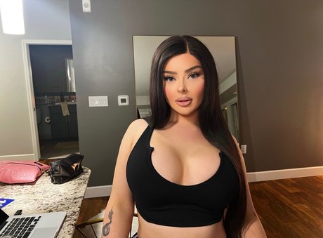 Naakte gelekte OnlyFans-foto van Sativa Shiesty