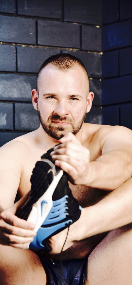 Naakte gelekte OnlyFans-foto van Bavariaman