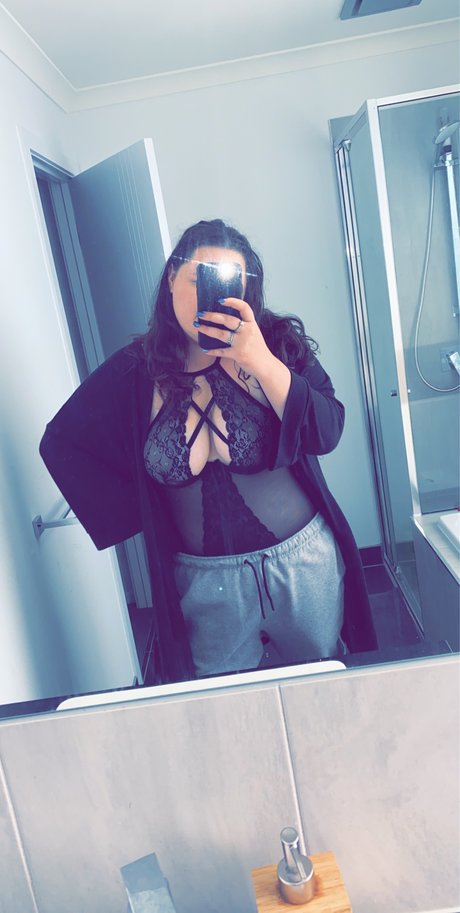 Naakte gelekte OnlyFans-foto van Maddy