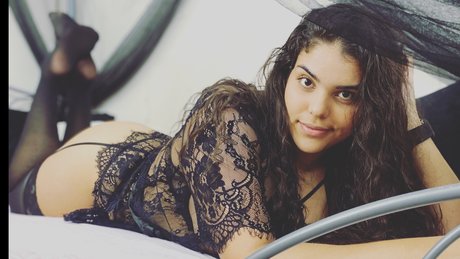 Naakte gelekte OnlyFans-foto van Katarina Cooper