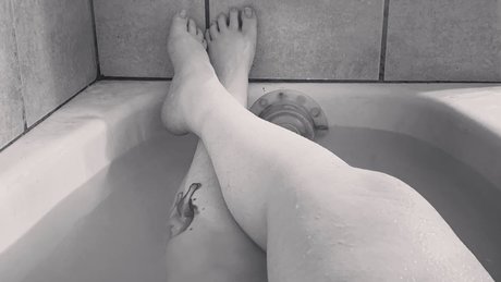 Naakte gelekte OnlyFans-foto van Charlie