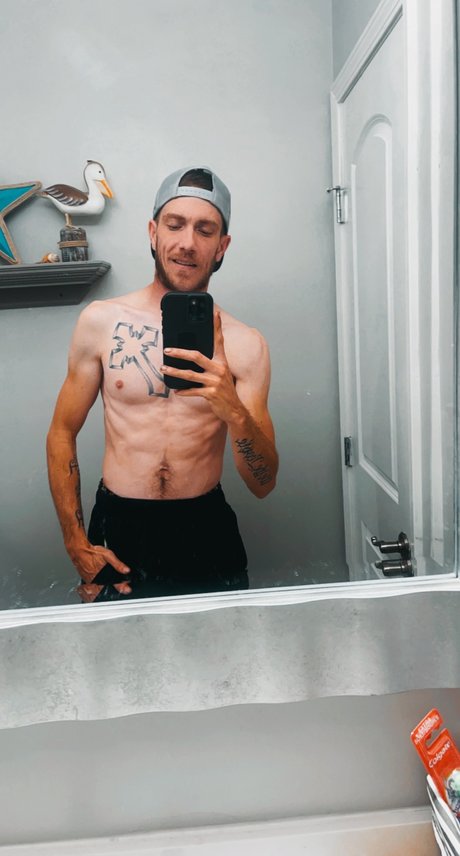 Naakte gelekte OnlyFans-foto van Brandon Bear