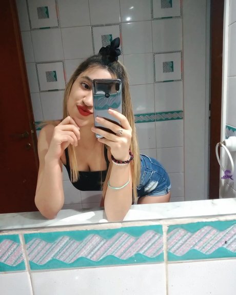 Naakte gelekte OnlyFans-foto van Camy12