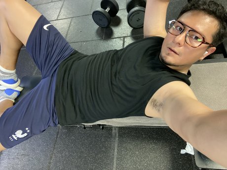 Naakte gelekte OnlyFans-foto van Victor Loher