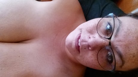 Naakte gelekte OnlyFans-foto van Sasha Sweets