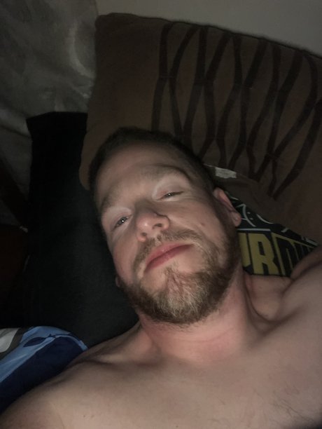 Naakte gelekte OnlyFans-foto van Xtubegene