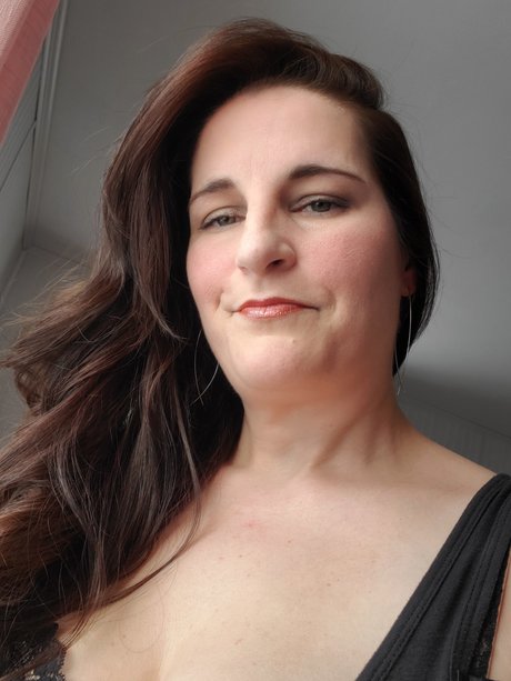 Naakte gelekte OnlyFans-foto van Felon Fatale