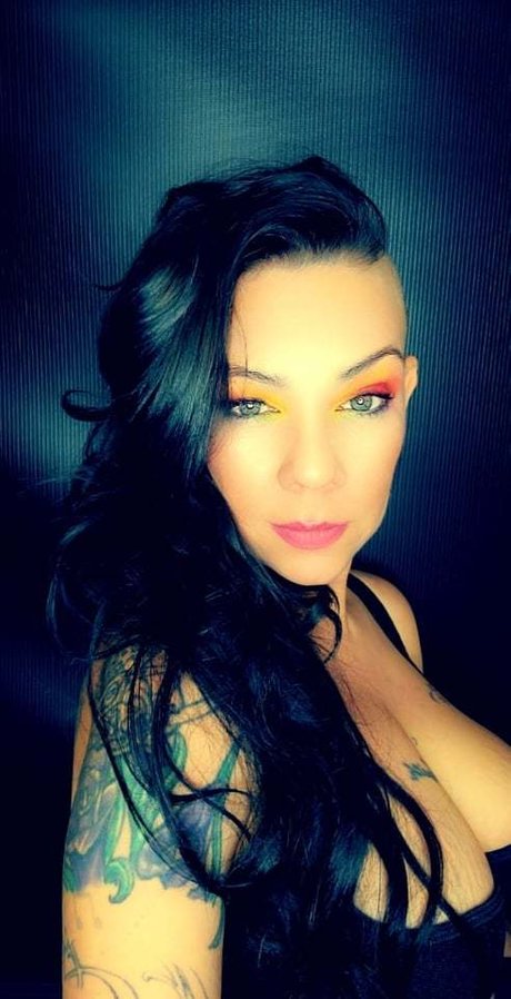 Naakte gelekte OnlyFans-foto van Youre Invited