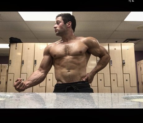 Naakte gelekte OnlyFans-foto van Troy