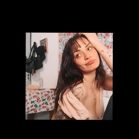 Naakte gelekte OnlyFans-foto van Anne