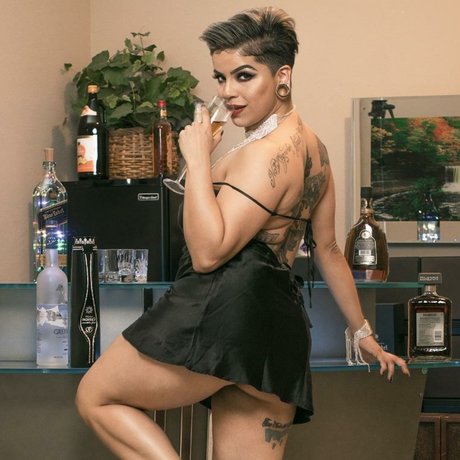 Naakte gelekte OnlyFans-foto van Angela Onlyfan