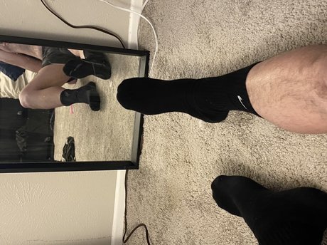 Naakte gelekte OnlyFans-foto van Otterfeet