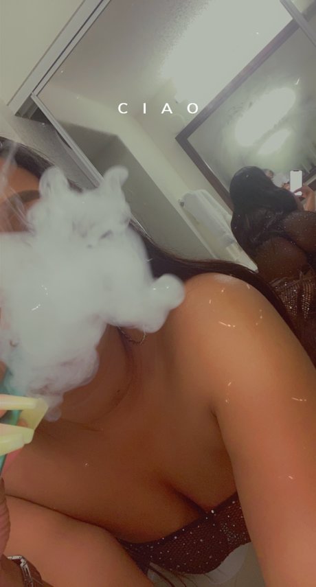Naakte gelekte OnlyFans-foto van Keke