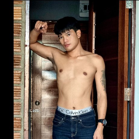 Naakte gelekte OnlyFans-foto van Thir Teerawat