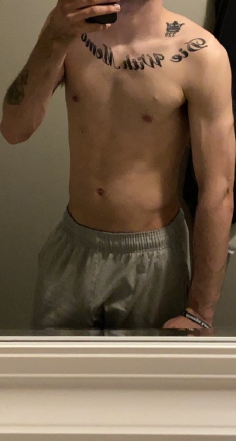Naakte gelekte OnlyFans-foto van Father