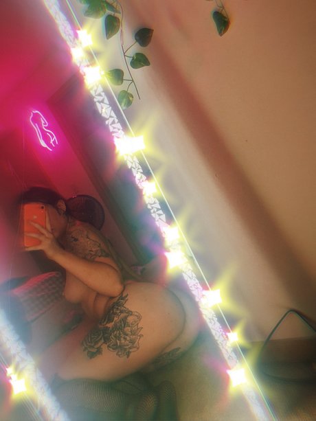 Naakte gelekte OnlyFans-foto van Emily Snyder