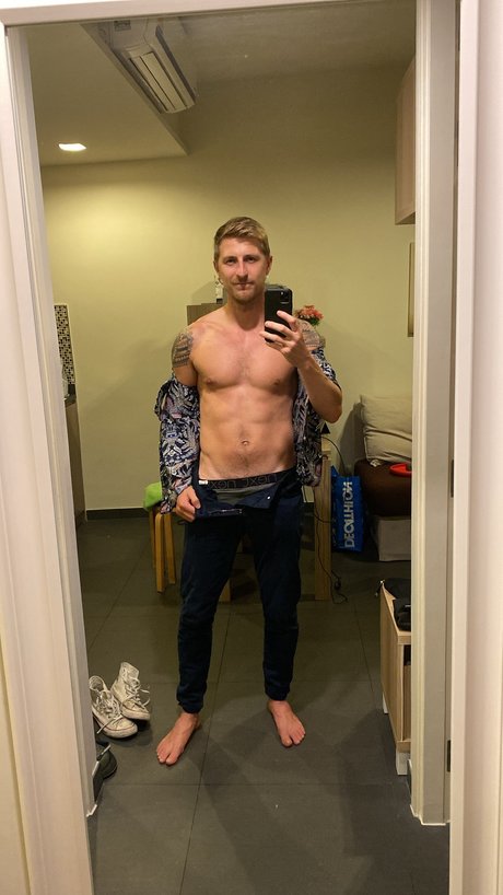 Naakte gelekte OnlyFans-foto van Yourbritishguy