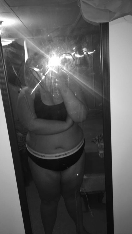 Naakte gelekte OnlyFans-foto van Sarah Brown