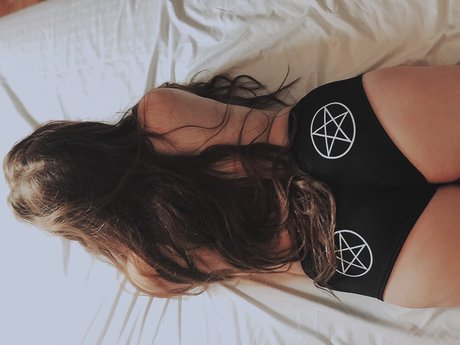 Naakte gelekte OnlyFans-foto van Ginge