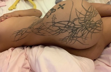 Naakte gelekte OnlyFans-foto van Prince Nubia